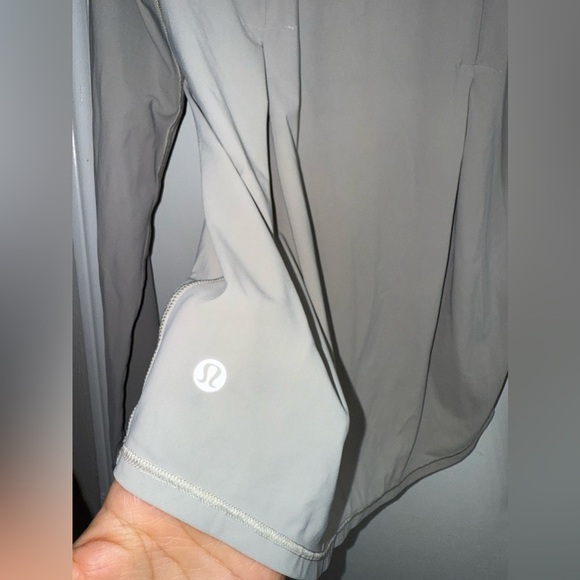 Lululemon flattering top size 6 - Picture 3 of 3